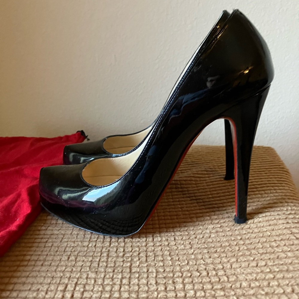 Christian Louboutin. Black pumps. Designer women’s shoes. Excellent Condition. - Picture 8 of 11